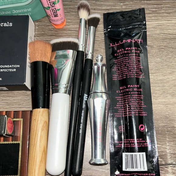 NEW-Large Makeup Bundle-18 items (Jeffree Star, Too Faced, Bare Minerals, etc.) - Picture 2 of 11